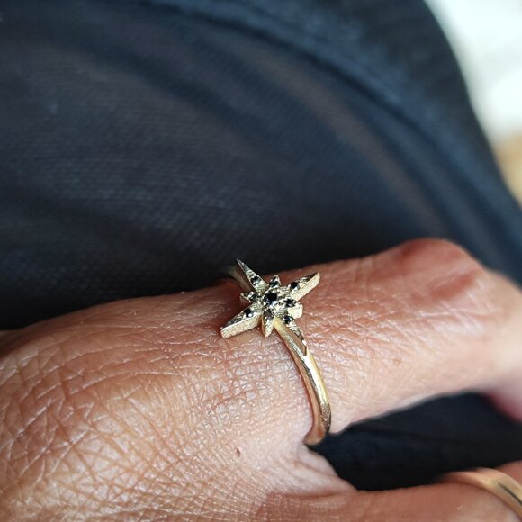Pinky ring. 14k Yellow gold Diamonds ring. Star ring. Black Diamonds ring. - Picture 13 of 16